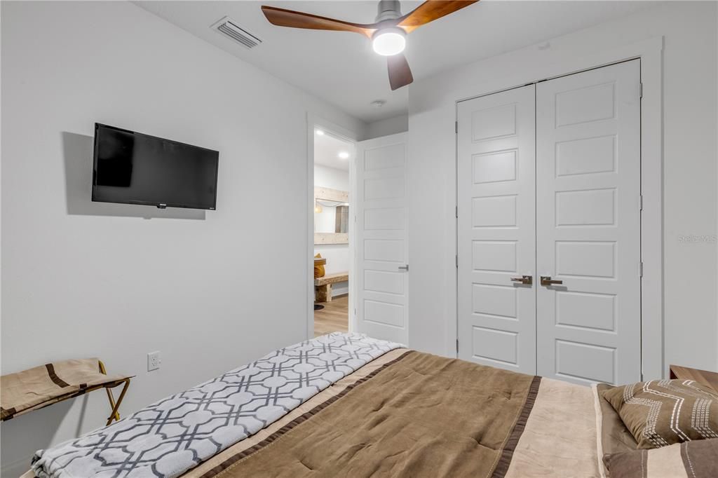 For Sale: $600,000 (12 beds, 0 baths, 2717 Square Feet)