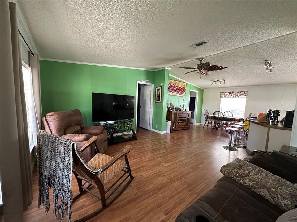 На продажу: $359,000 (3 спален, 2 ванн, 1512 Квадратных фут)