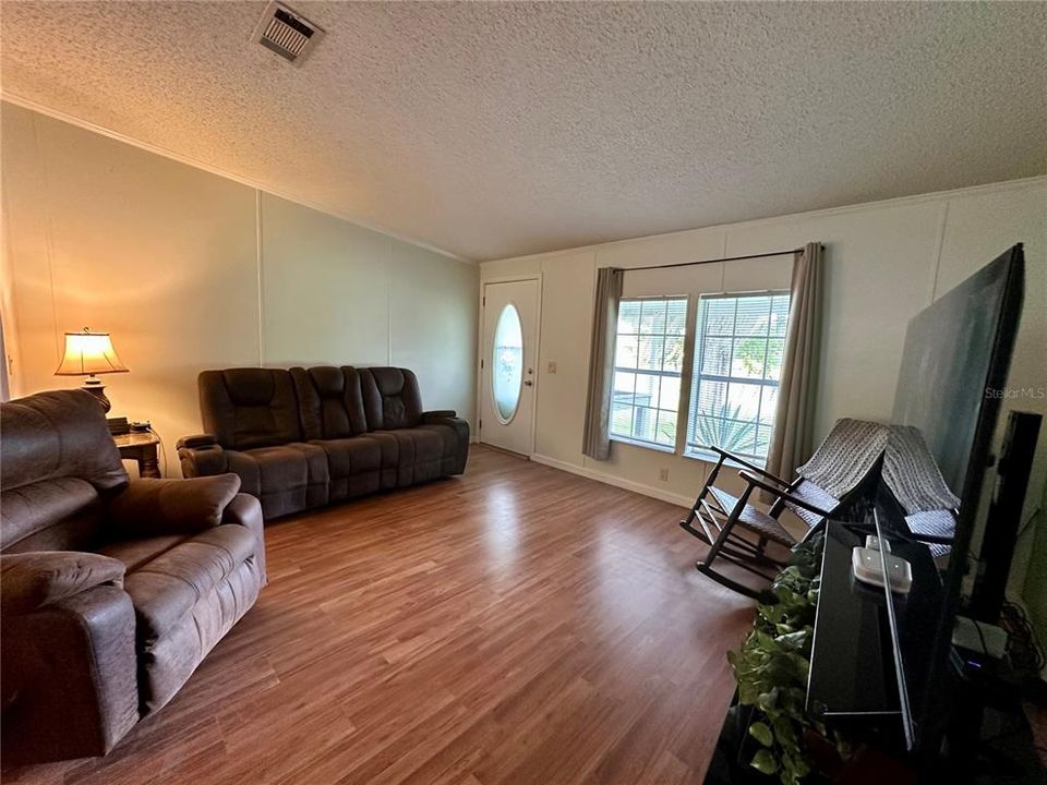 На продажу: $359,000 (3 спален, 2 ванн, 1512 Квадратных фут)