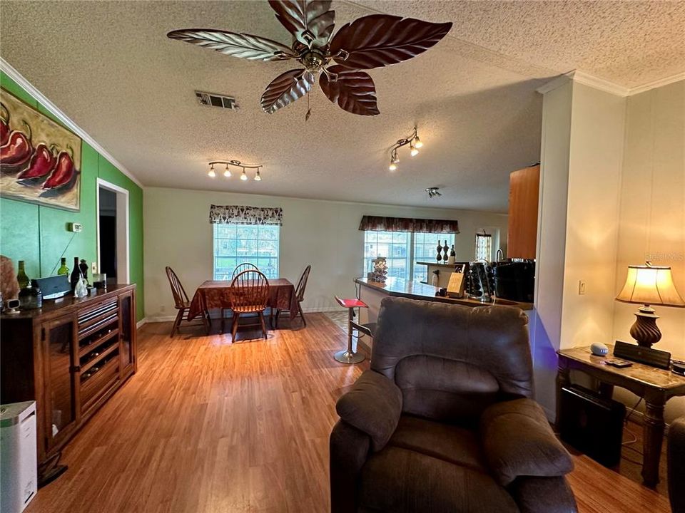 На продажу: $359,000 (3 спален, 2 ванн, 1512 Квадратных фут)