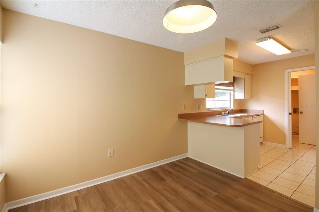 For Rent: $1,600 (2 beds, 2 baths, 982 Square Feet)