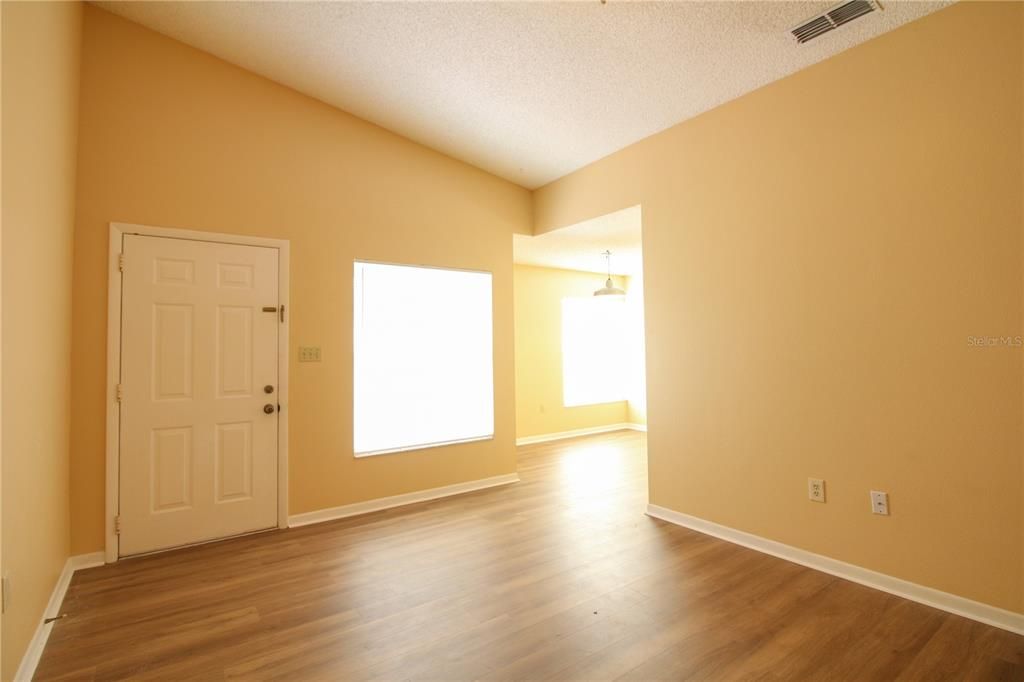 For Rent: $1,600 (2 beds, 2 baths, 982 Square Feet)