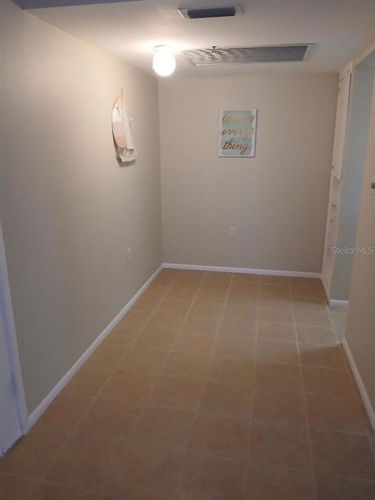 For Rent: $1,200 (1 beds, 1 baths, 704 Square Feet)