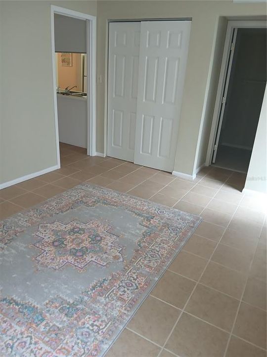 For Rent: $1,200 (1 beds, 1 baths, 704 Square Feet)