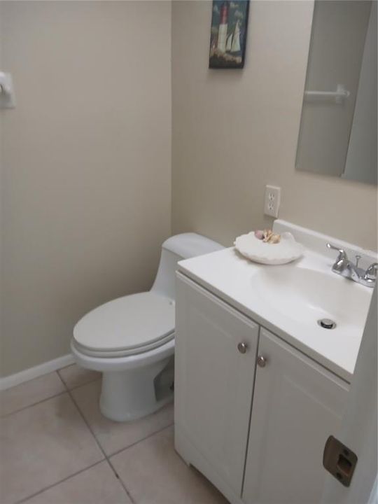 For Rent: $1,200 (1 beds, 1 baths, 704 Square Feet)