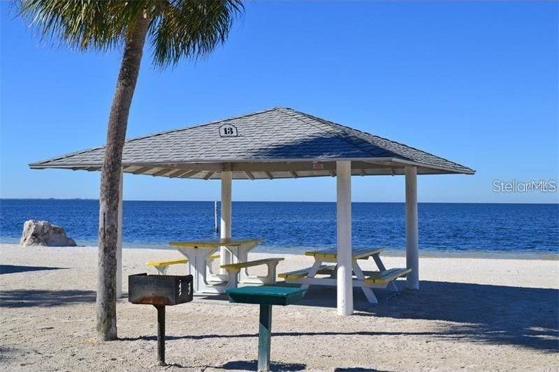 For Rent: $1,200 (1 beds, 1 baths, 704 Square Feet)