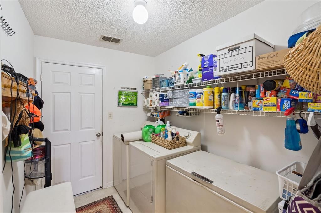 Под контрактом: $379,000 (3 спален, 2 ванн, 1726 Квадратных фут)