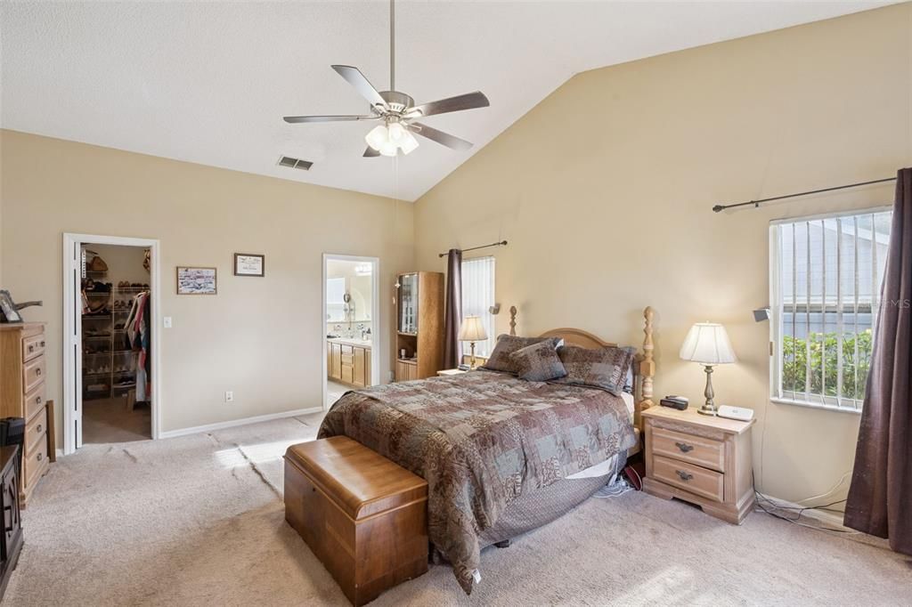 Под контрактом: $379,000 (3 спален, 2 ванн, 1726 Квадратных фут)