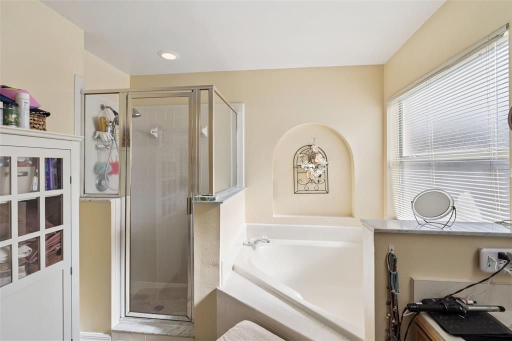 Под контрактом: $379,000 (3 спален, 2 ванн, 1726 Квадратных фут)