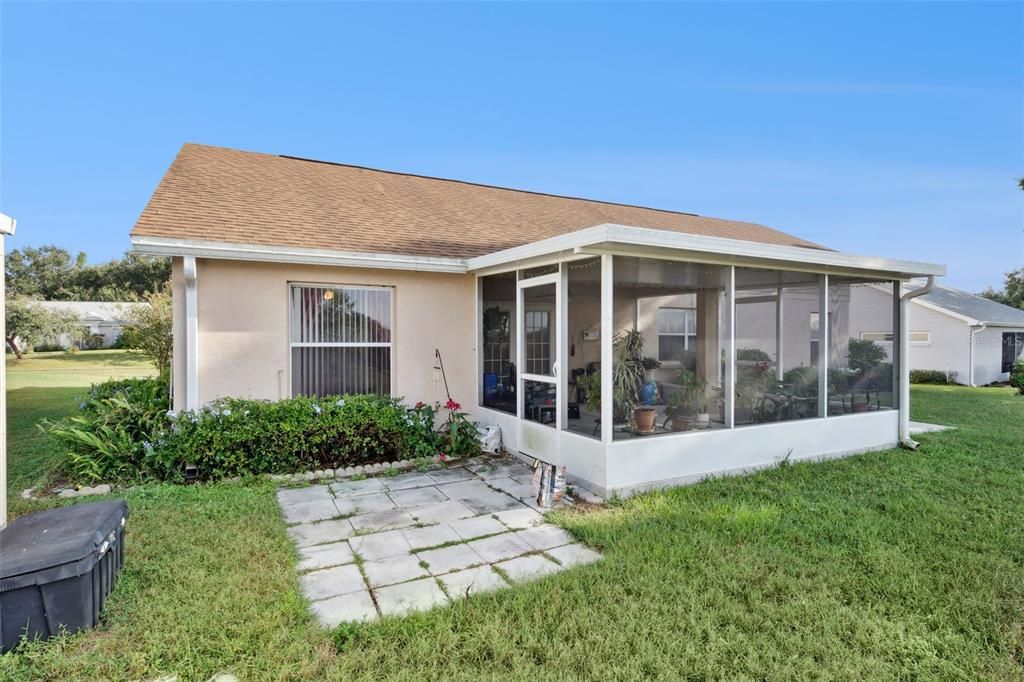 Под контрактом: $379,000 (3 спален, 2 ванн, 1726 Квадратных фут)