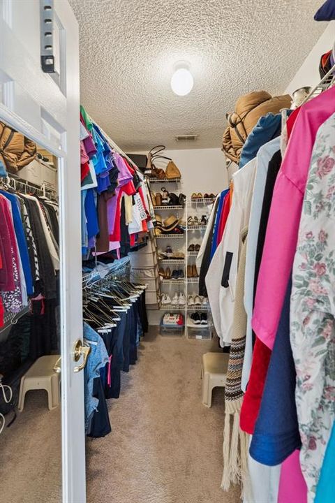 Под контрактом: $379,000 (3 спален, 2 ванн, 1726 Квадратных фут)