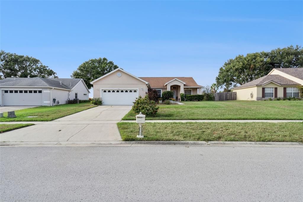 Под контрактом: $379,000 (3 спален, 2 ванн, 1726 Квадратных фут)