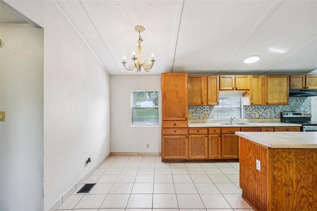 待售: $295,000 (3 贝兹, 2 浴室, 1196 平方英尺)