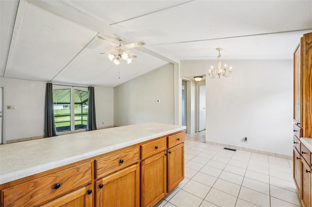 待售: $295,000 (3 贝兹, 2 浴室, 1196 平方英尺)