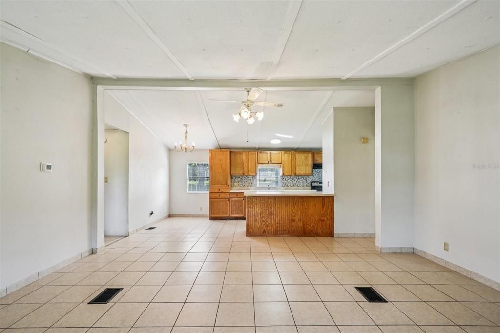 待售: $295,000 (3 贝兹, 2 浴室, 1196 平方英尺)