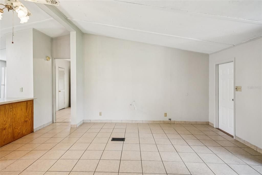 待售: $295,000 (3 贝兹, 2 浴室, 1196 平方英尺)