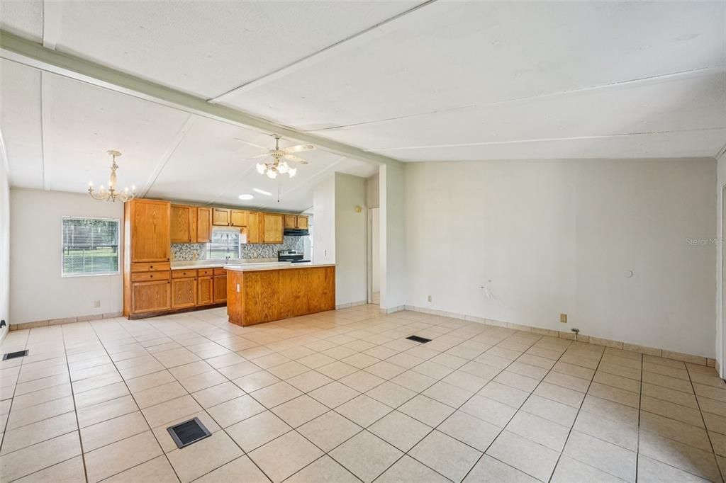 待售: $295,000 (3 贝兹, 2 浴室, 1196 平方英尺)