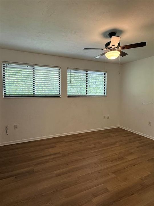 For Rent: $1,400 (2 beds, 1 baths, 938 Square Feet)