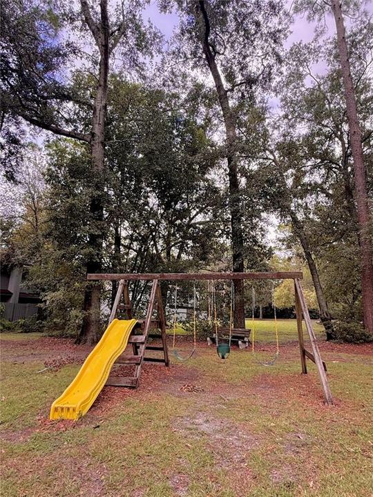 For Rent: $1,400 (2 beds, 1 baths, 938 Square Feet)