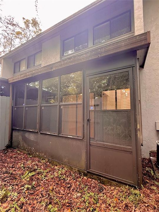 For Rent: $1,400 (2 beds, 1 baths, 938 Square Feet)