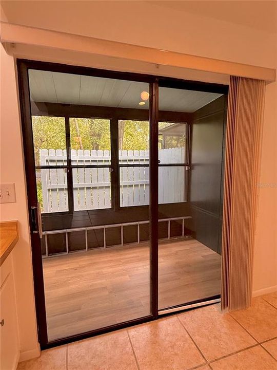 For Rent: $1,400 (2 beds, 1 baths, 938 Square Feet)