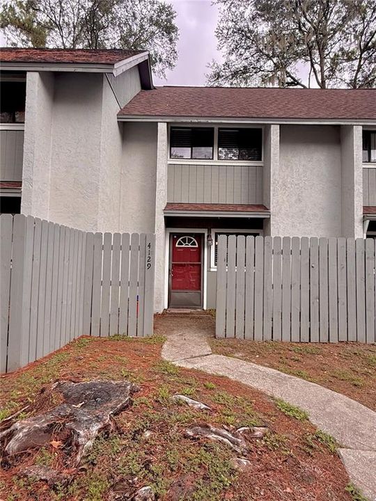 For Rent: $1,400 (2 beds, 1 baths, 938 Square Feet)