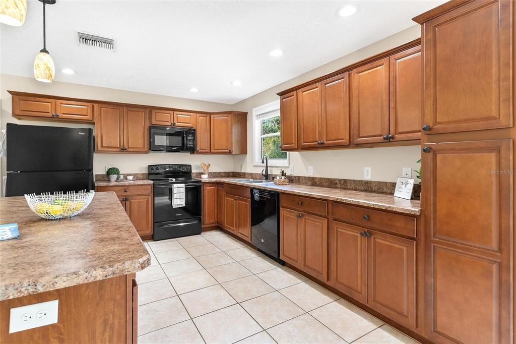 For Sale: $325,000 (3 beds, 2 baths, 1532 Square Feet)