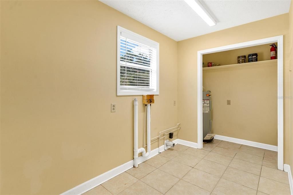 For Sale: $325,000 (3 beds, 2 baths, 1532 Square Feet)