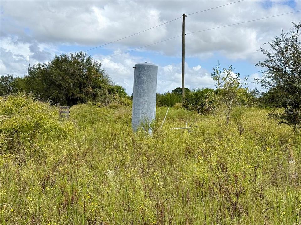 待售: $900,000 (41.81 acres)