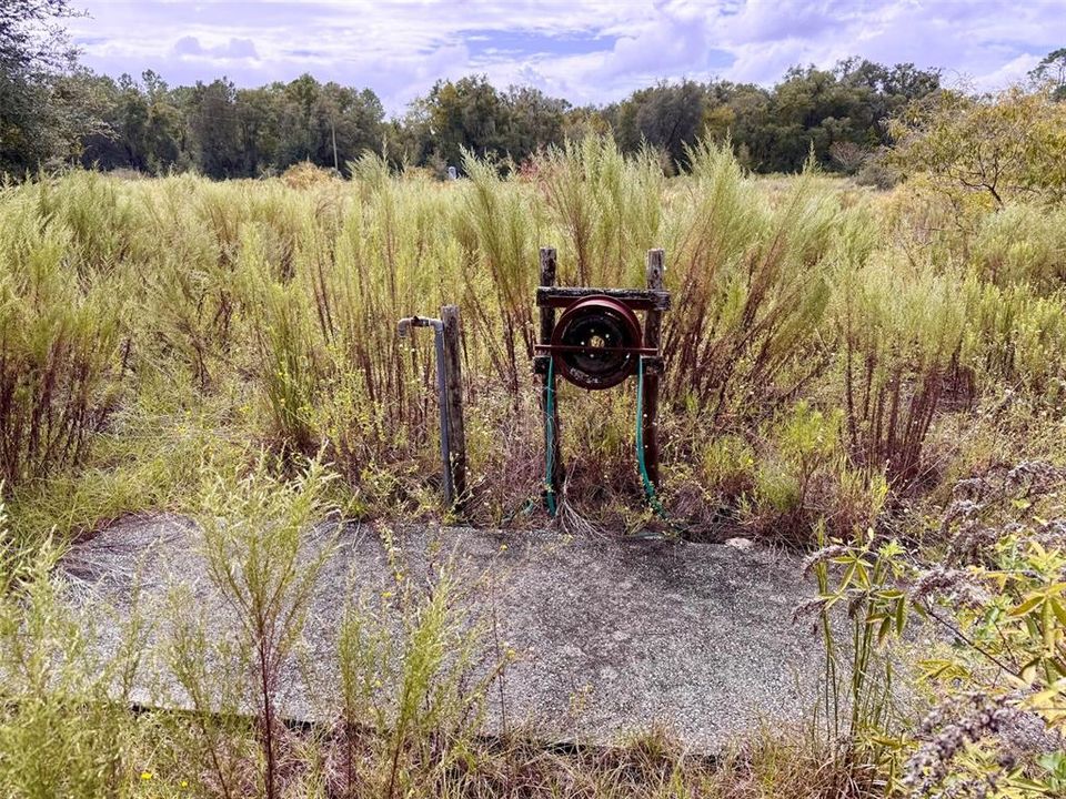 待售: $900,000 (41.81 acres)