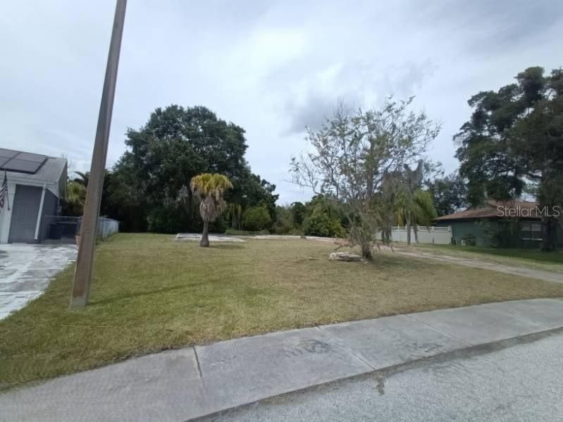 На продажу: $39,900 (0.21 acres)