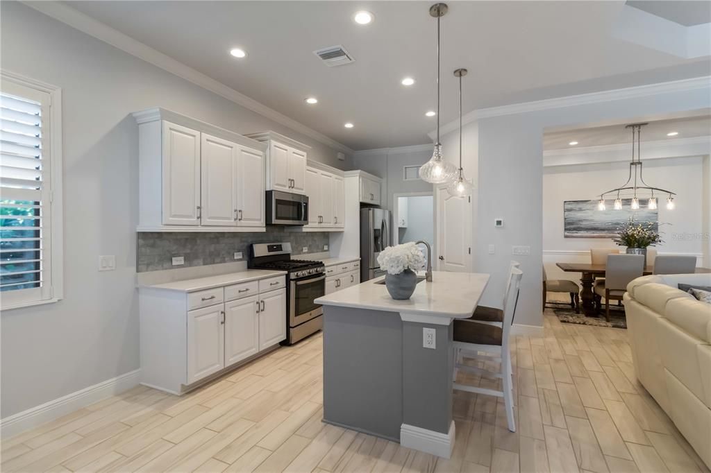 For Sale: $699,999 (3 beds, 2 baths, 2181 Square Feet)