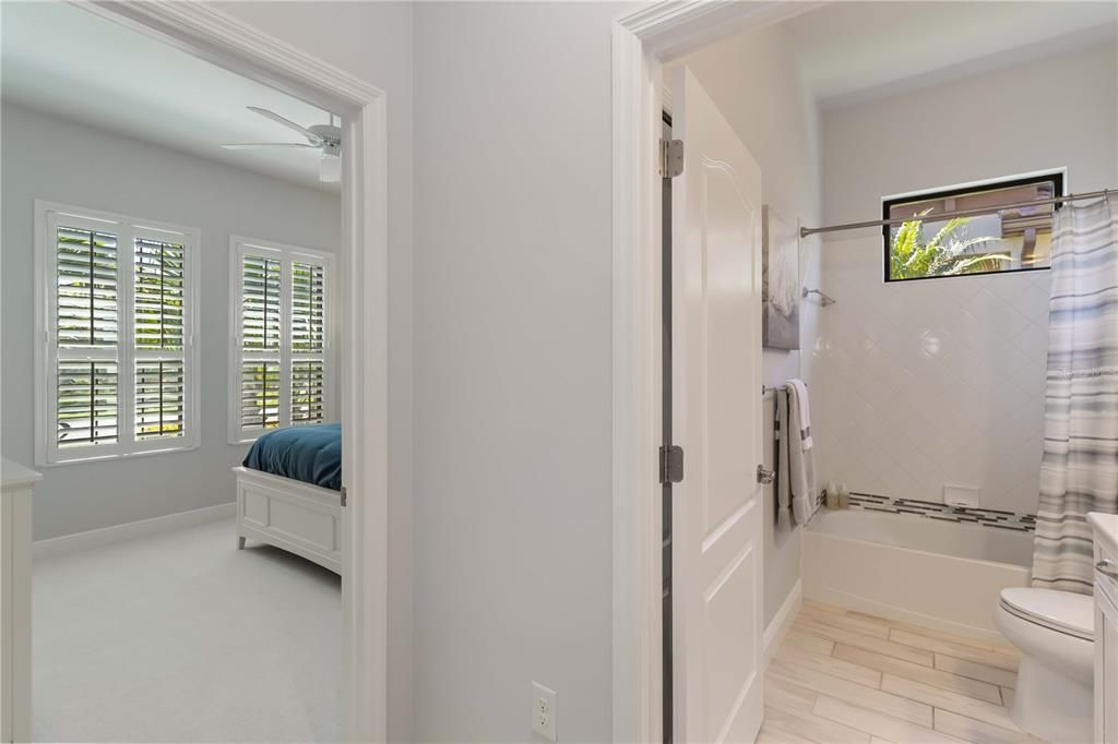 For Sale: $699,999 (3 beds, 2 baths, 2181 Square Feet)