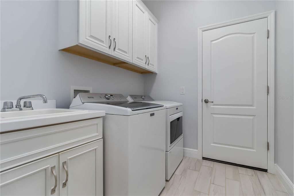 For Sale: $699,999 (3 beds, 2 baths, 2181 Square Feet)