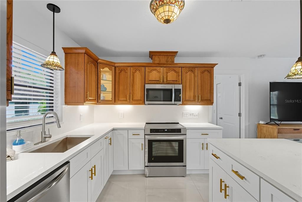 На продажу: $298,999 (2 спален, 2 ванн, 1077 Квадратных фут)