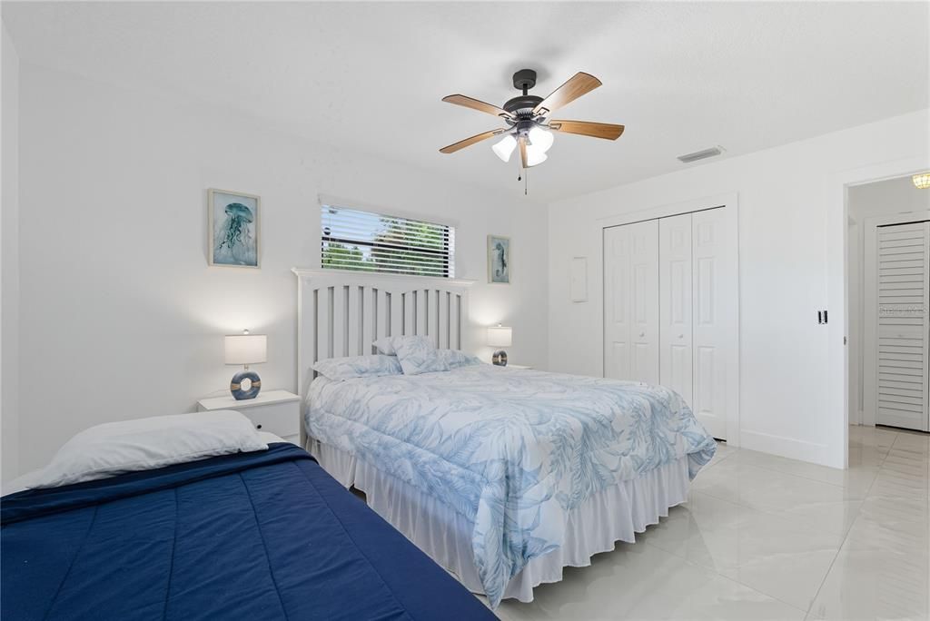 На продажу: $298,999 (2 спален, 2 ванн, 1077 Квадратных фут)