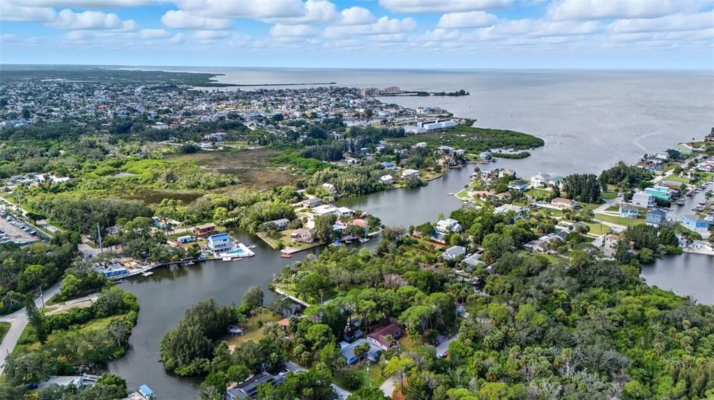 На продажу: $298,999 (2 спален, 2 ванн, 1077 Квадратных фут)