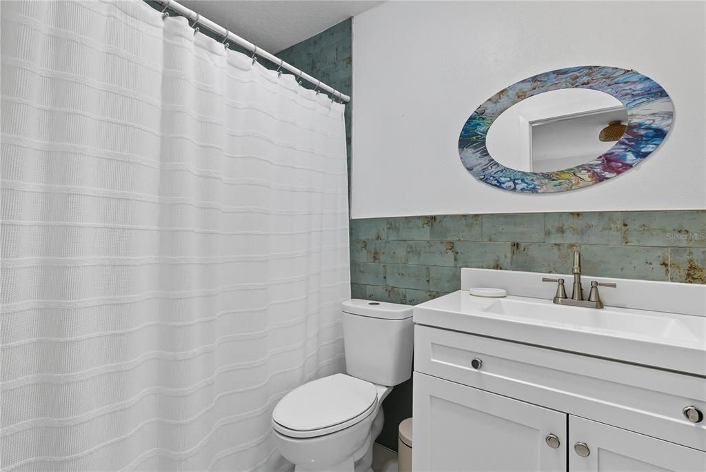 На продажу: $298,999 (2 спален, 2 ванн, 1077 Квадратных фут)