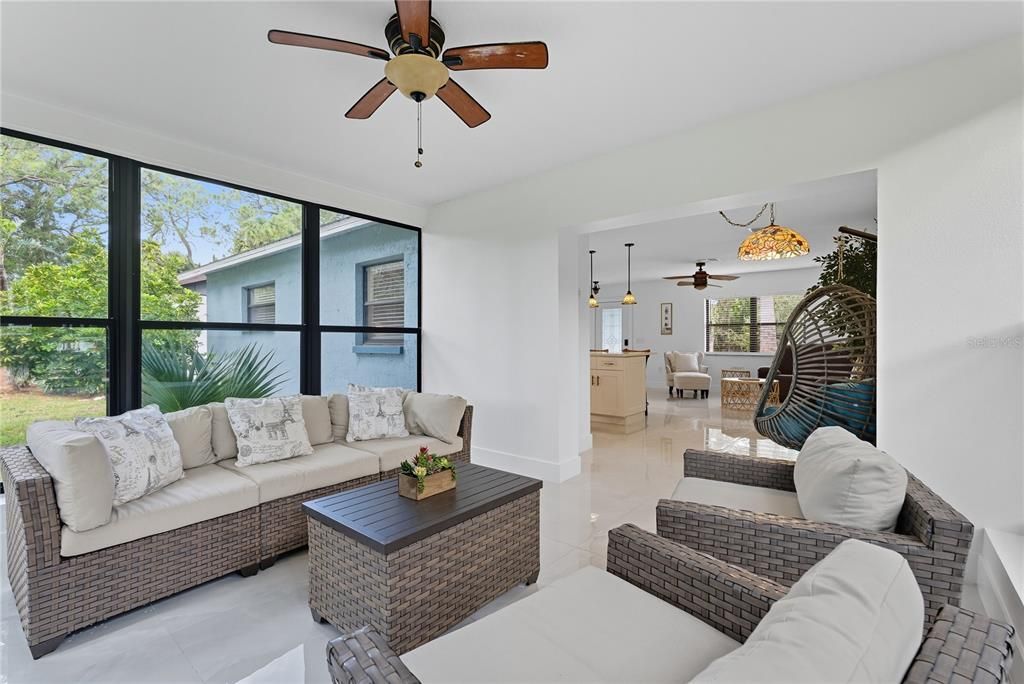 На продажу: $298,999 (2 спален, 2 ванн, 1077 Квадратных фут)