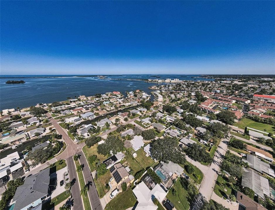 Activo con contrato: $325,000 (5 camas, 2 baños, 2181 Pies cuadrados)