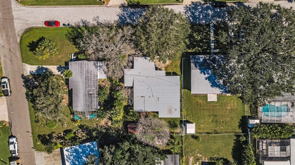 Activo con contrato: $325,000 (5 camas, 2 baños, 2181 Pies cuadrados)