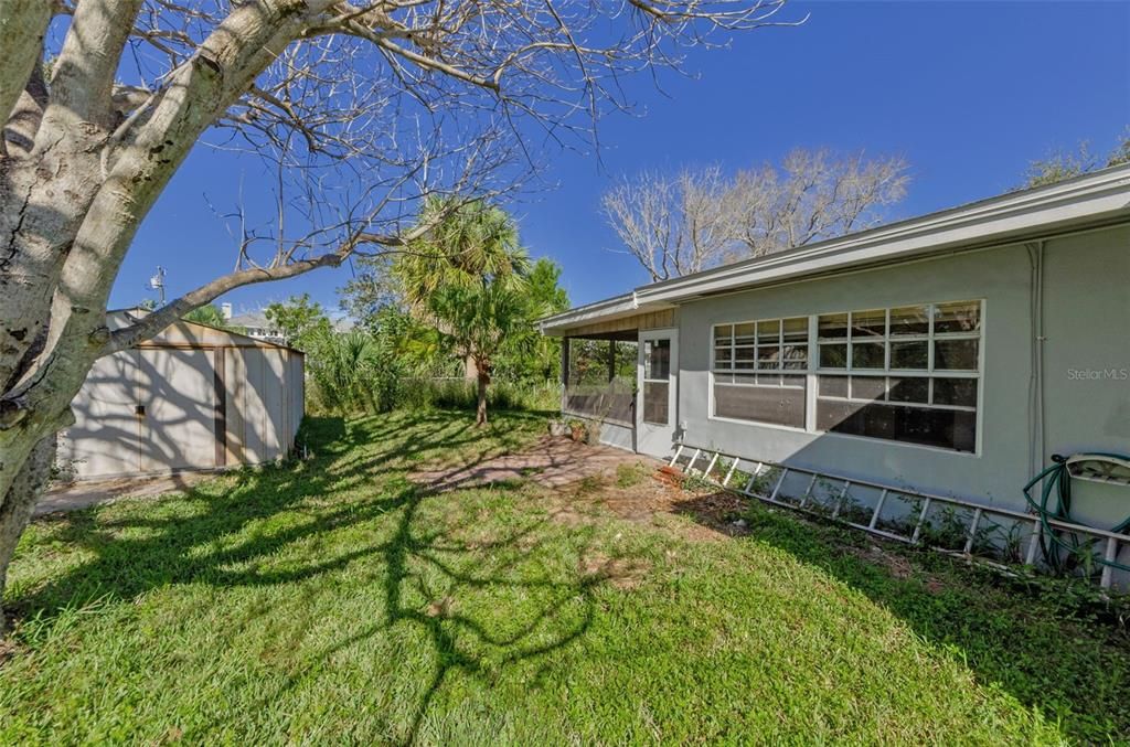 Activo con contrato: $325,000 (5 camas, 2 baños, 2181 Pies cuadrados)