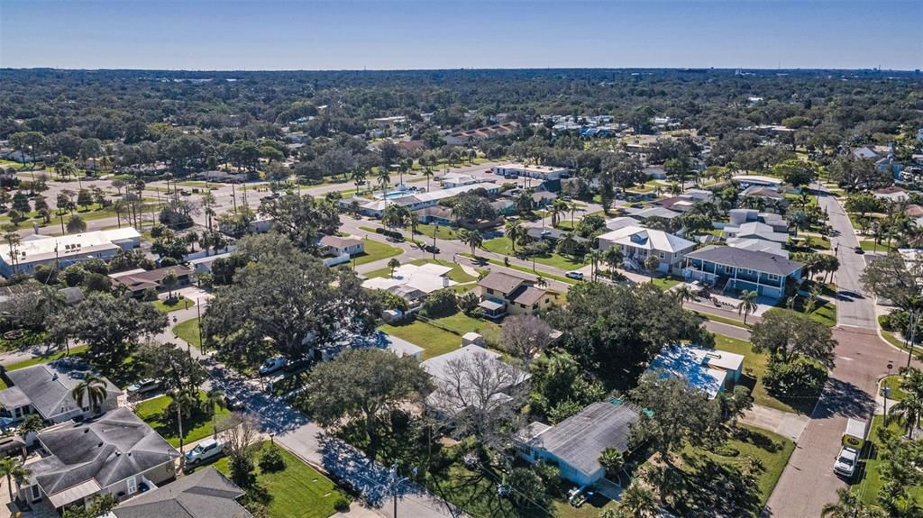 Activo con contrato: $325,000 (5 camas, 2 baños, 2181 Pies cuadrados)