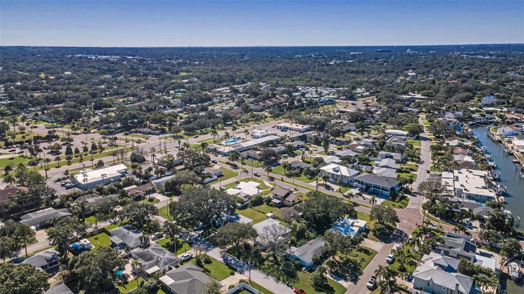 Activo con contrato: $325,000 (5 camas, 2 baños, 2181 Pies cuadrados)