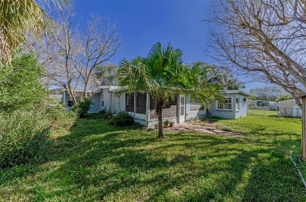 Activo con contrato: $325,000 (5 camas, 2 baños, 2181 Pies cuadrados)