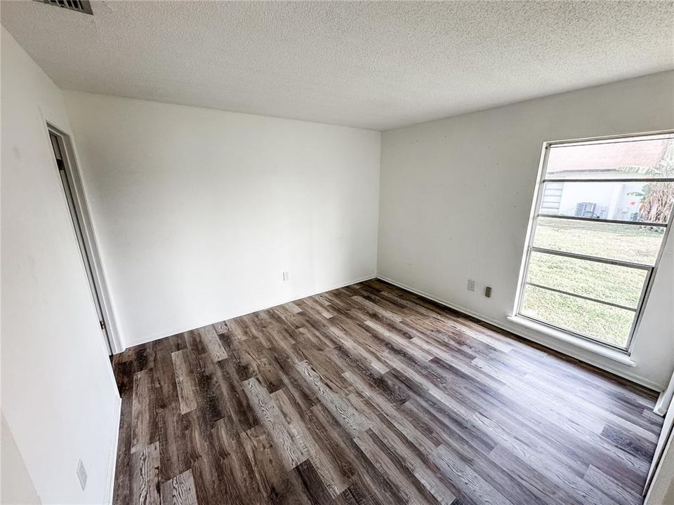 出租: $1,350 (2 贝兹, 2 浴室, 1008 平方英尺)