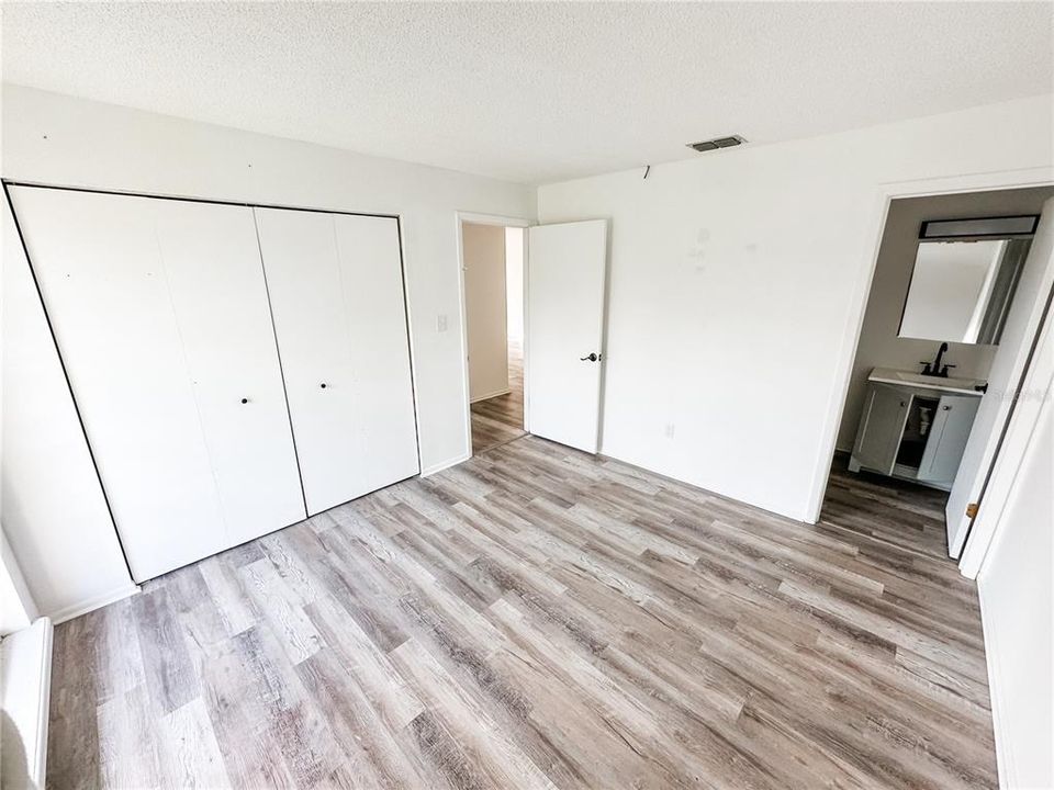 出租: $1,350 (2 贝兹, 2 浴室, 1008 平方英尺)