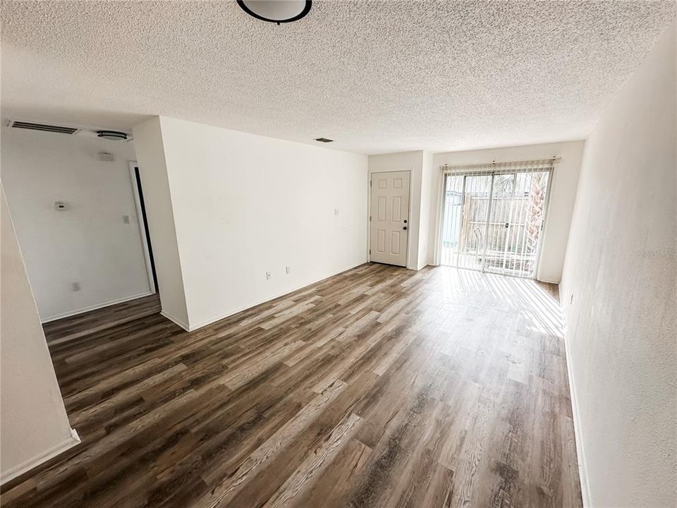 出租: $1,350 (2 贝兹, 2 浴室, 1008 平方英尺)