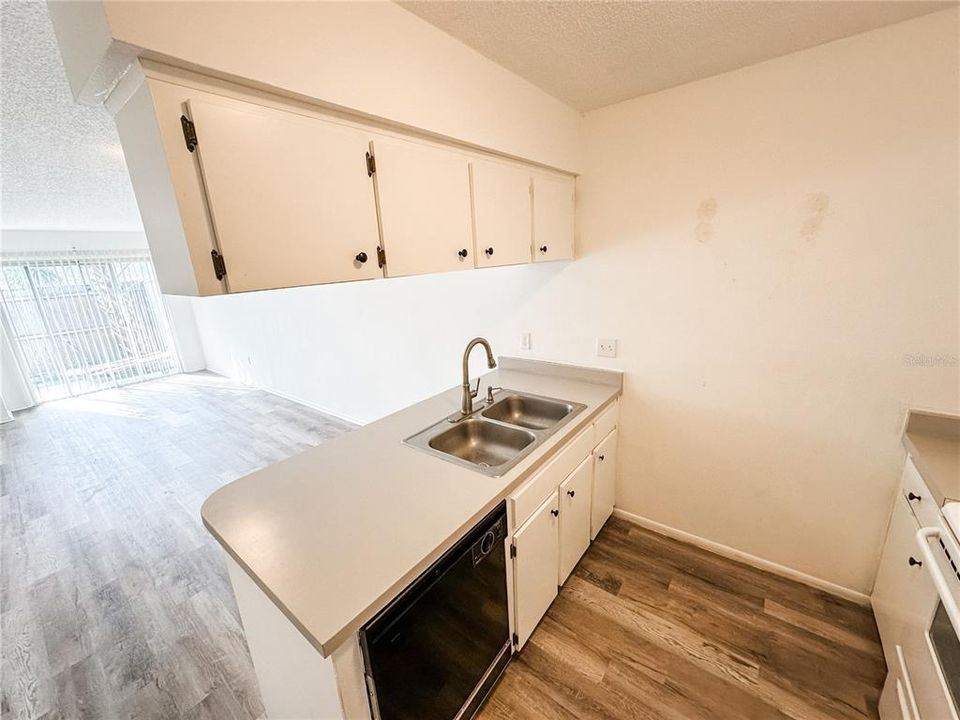 出租: $1,350 (2 贝兹, 2 浴室, 1008 平方英尺)