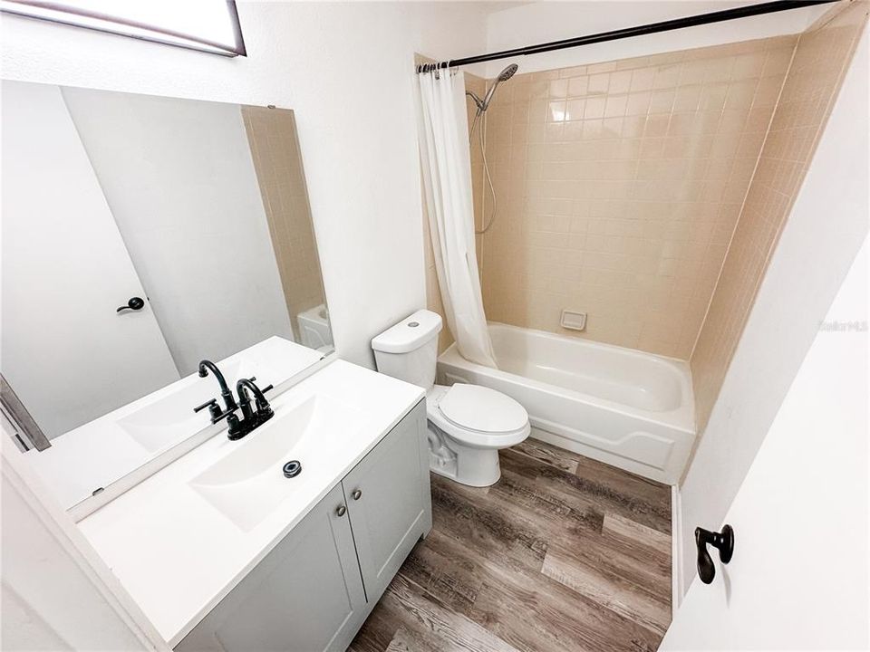 出租: $1,350 (2 贝兹, 2 浴室, 1008 平方英尺)